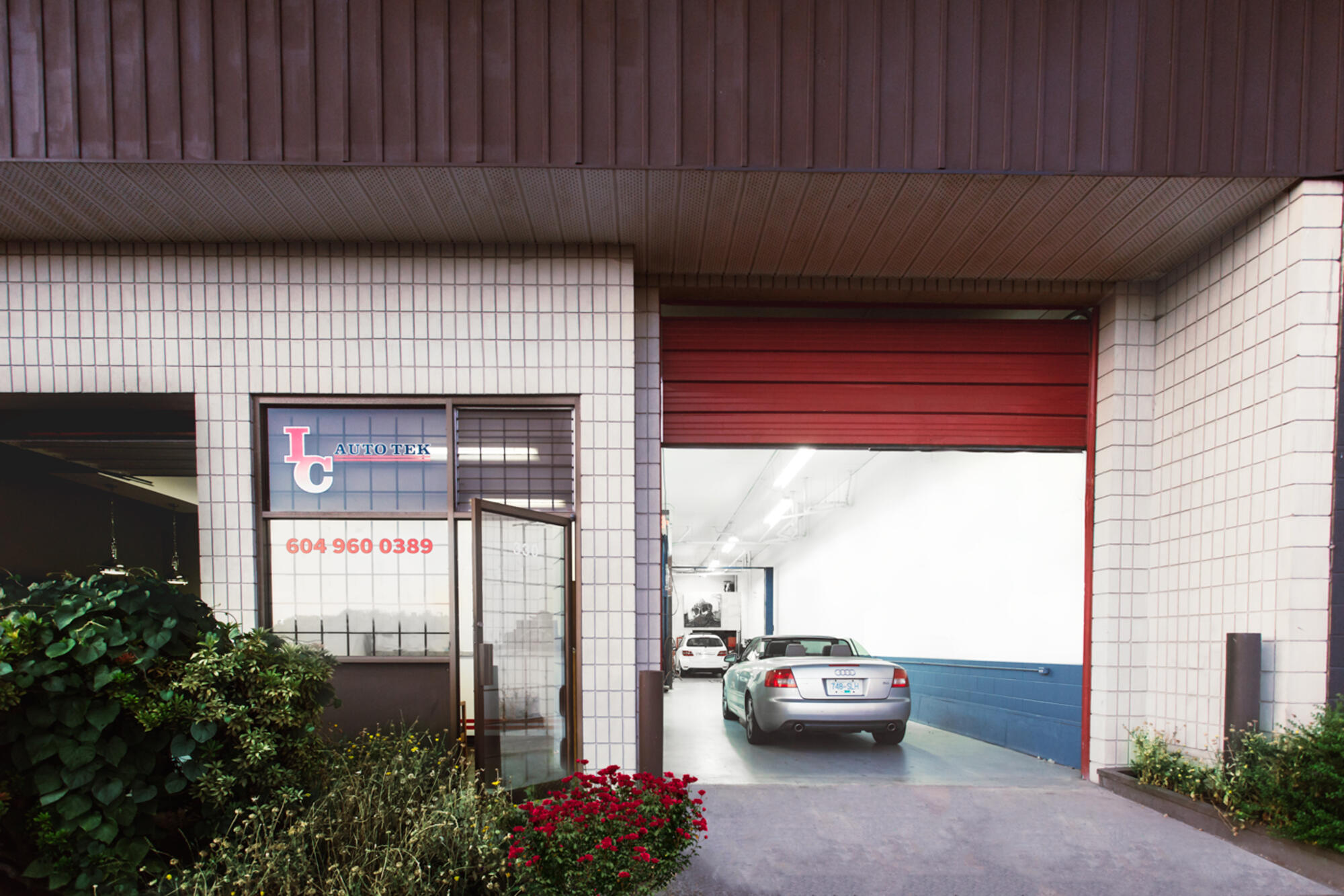 Front of IC Auto Tek automotive shop in North Vancouver, BC.